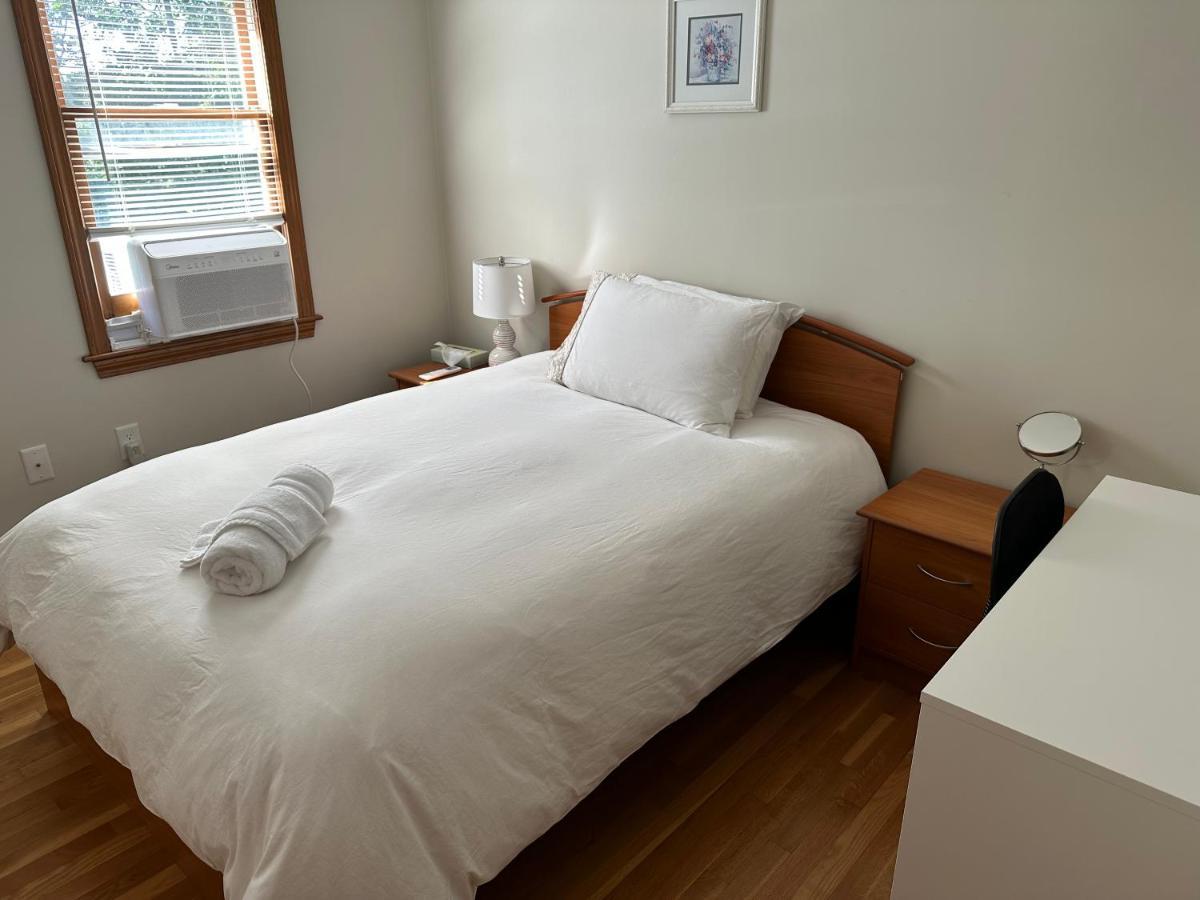 Room In Single Family House - Suburban Neighborhood In Boston Zimmer foto